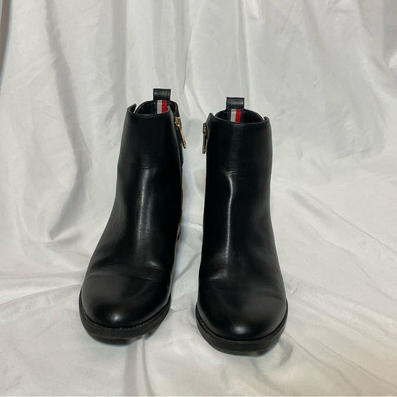Tommy Hilfiger BootsWomens 8.5M Black Leather Side Zip Quilted Ankle Booties - Picture 2 of 7